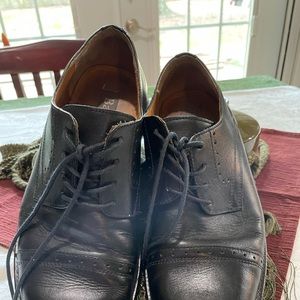 Item 15 Bass black leather dress shoes